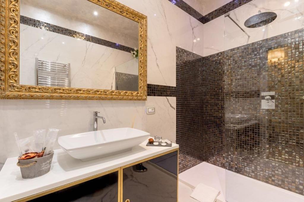 Piazza Venezia Luxury Suite Rome Exterior photo