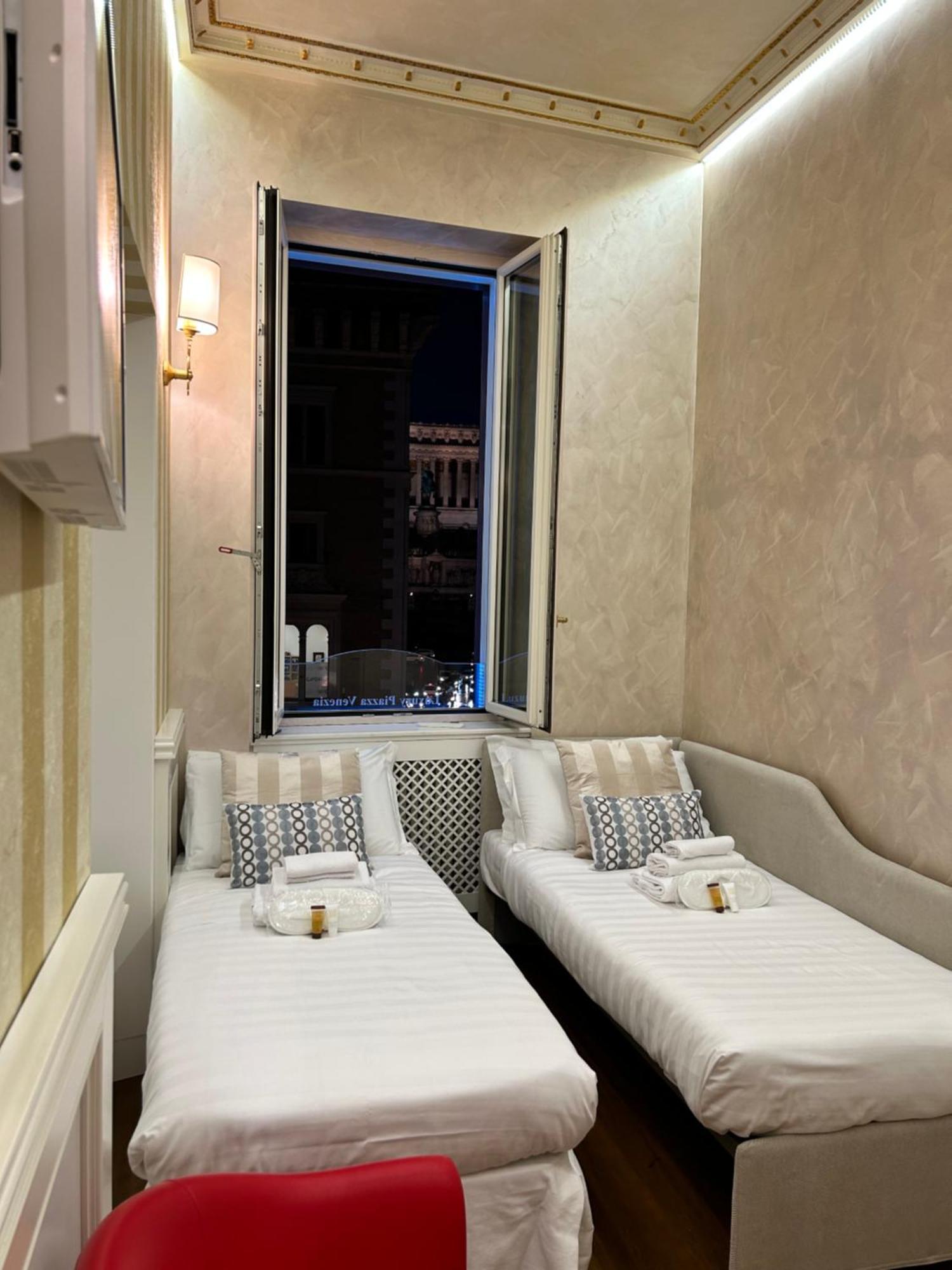 Piazza Venezia Luxury Suite Rome Exterior photo
